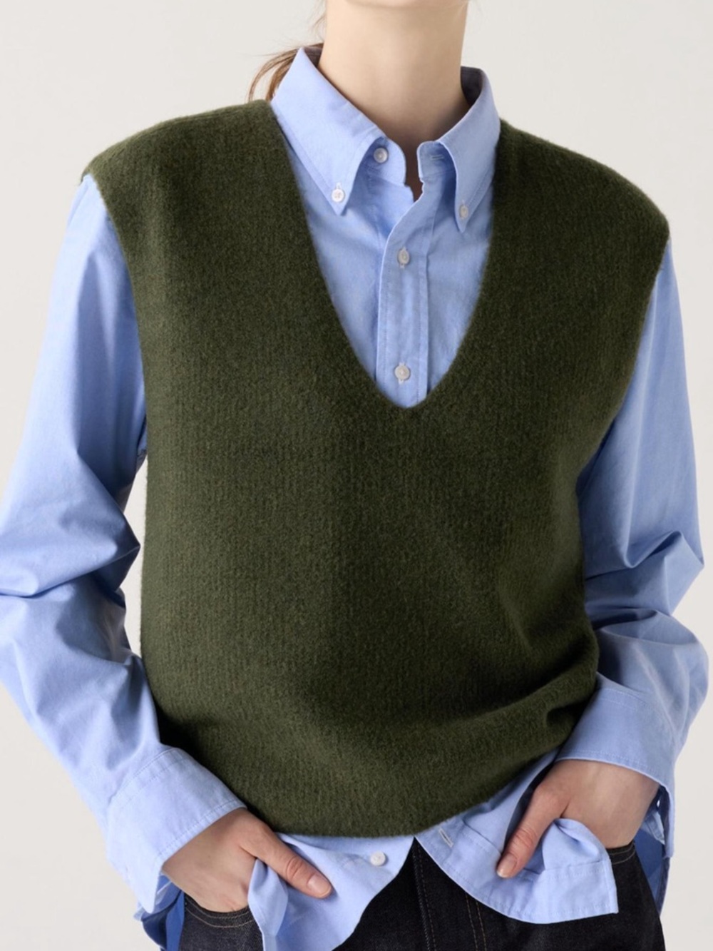 NWT UNIQLO 3D Knit Soufflé Yarn V-Neck Vest